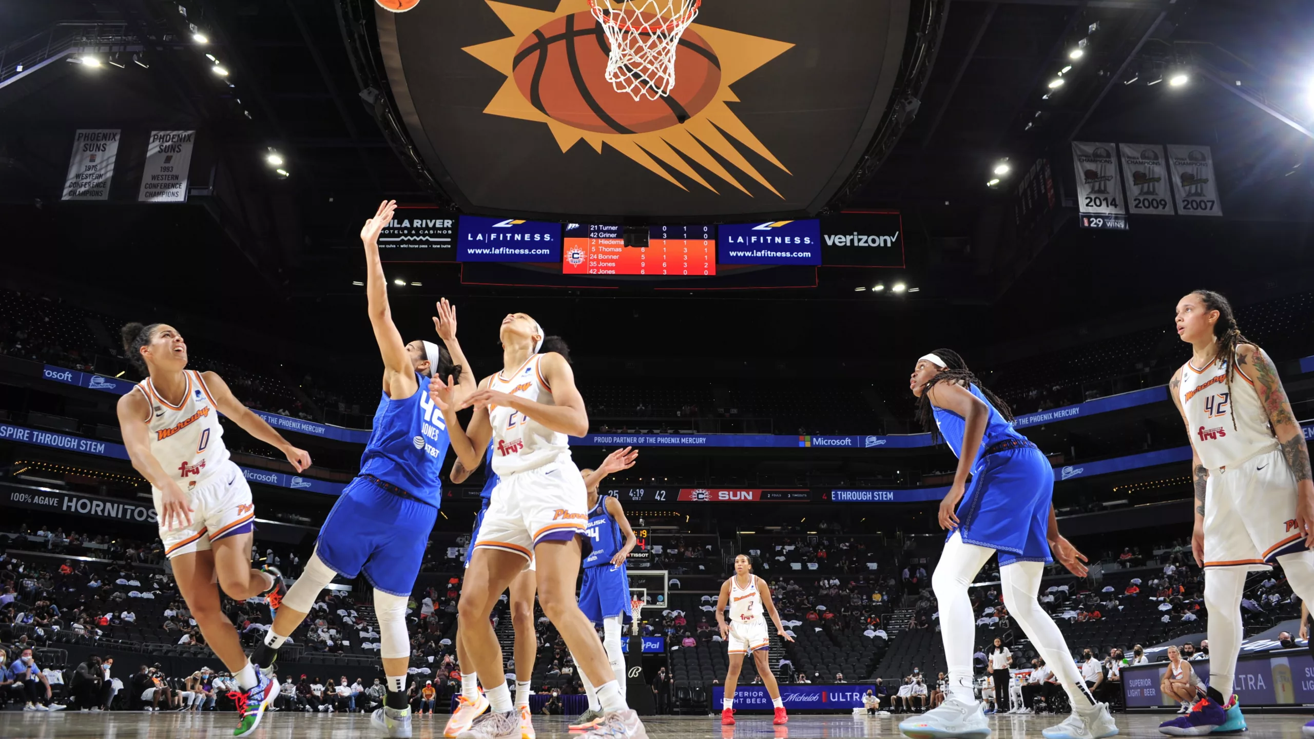 A’ja Wilson drives to the basket for a layup against the Mercury.