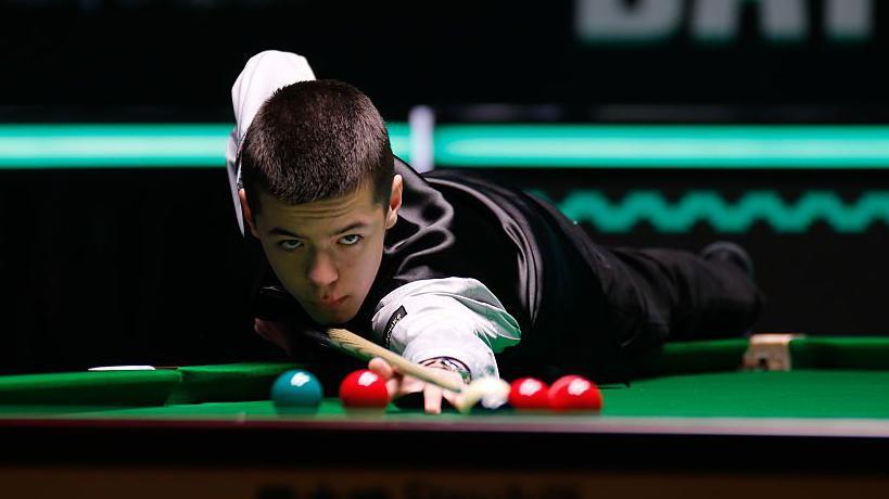 Michal Szubarczyk playing a shot