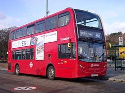 Un modello Alexander Dennis Enviro 400 in servizio a Londra