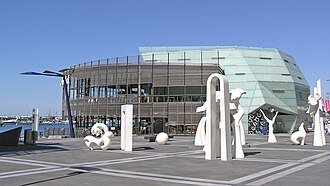 Docklands – Art Sculpture Displays & Waterfront Cafes and Restaurants