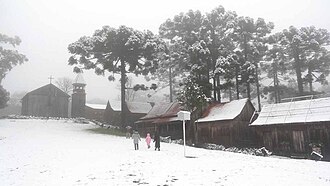 Neve a Caxias do Sul, città fondata da immigrati italiani nello Stato di Rio Grande do Sul. Zona dal clima temperato
